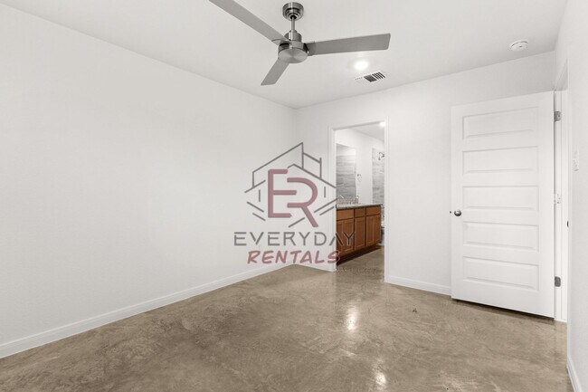 Building Photo - 912 Cherry Laurel Ln