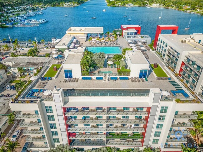 Building Photo - 111 N Ocean Dr