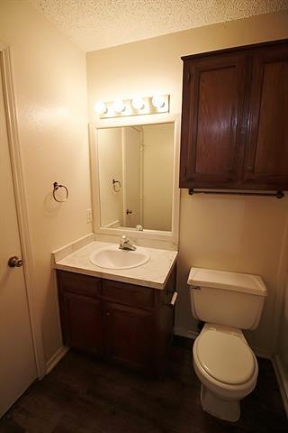 Building Photo - 122 Country Bend