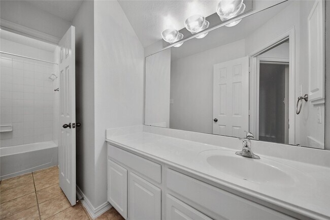 Building Photo - 14 Beauty Bower Pl