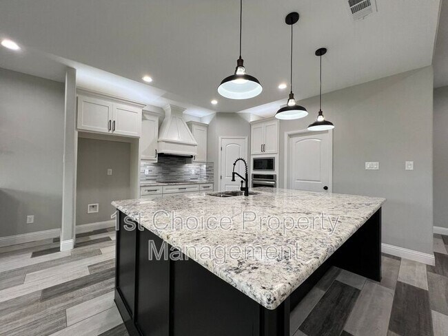 Building Photo - 5413 Harrys Pl