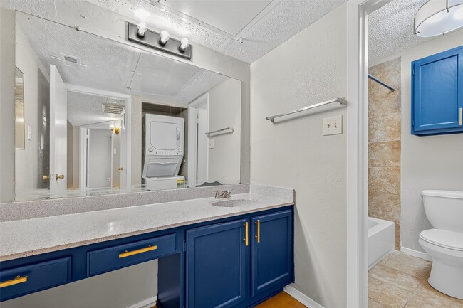Building Photo - 10555 Turtlewood Ct