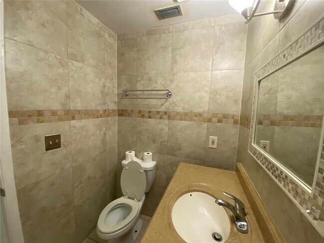 Building Photo - 1768 Foxhall Cir