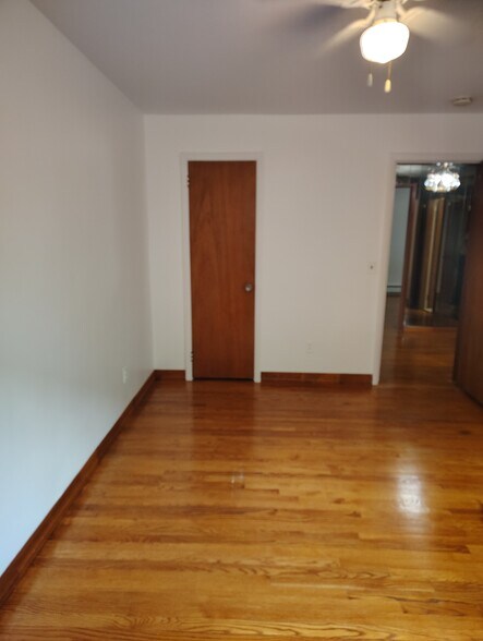 Building Photo - 222 11th St