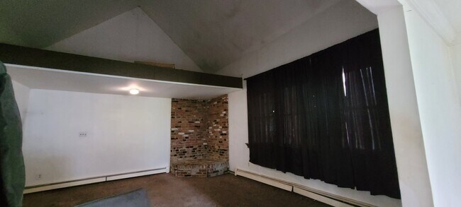 Building Photo - 39 Vernon Ave