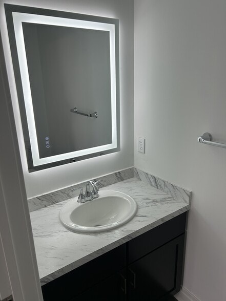 Building Photo - 4256 Greenfield Pkwy