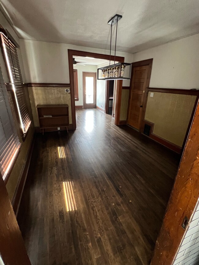 Dining room - 2870 S Delaware Ave