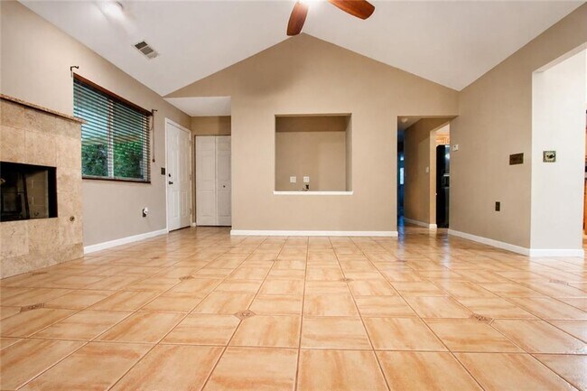 Building Photo - 1825 Skyline Dr