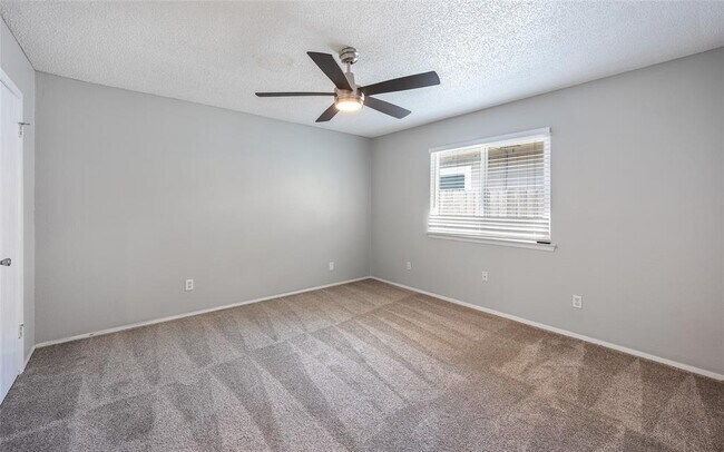 Building Photo - 1153 Brookswood Ave
