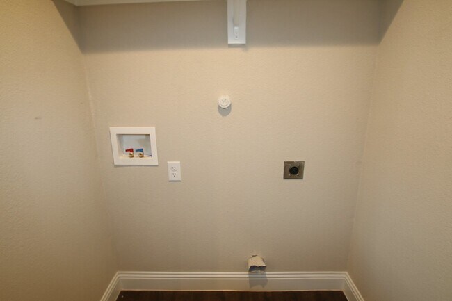 Building Photo - 1324-1328 White Sand Dr