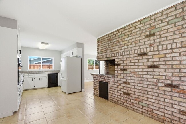Building Photo - Wow! What a Great Home! Available Now!