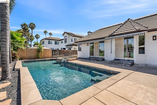 Building Photo - 2317 Wayfarer Dr