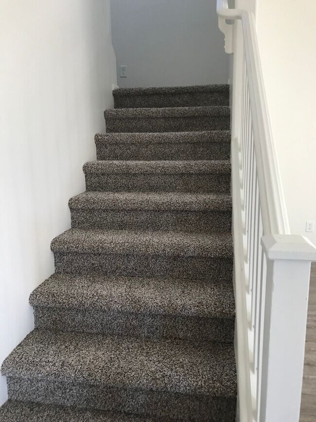 Building Photo - 1 month free rent if rented before New Years Day! Spacious 3br Home in Cortessa $1,899.00