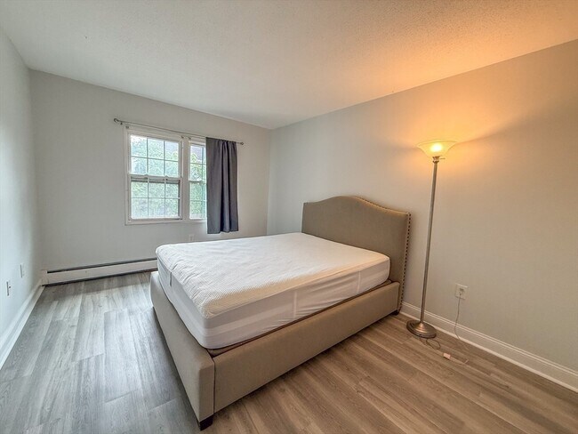 Building Photo - 28 Kenmar Dr