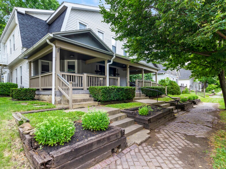 Building Photo - 1112 Clinton St