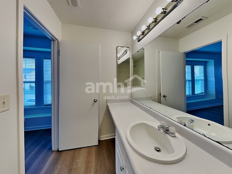 Building Photo - 6025 Namozine Ct