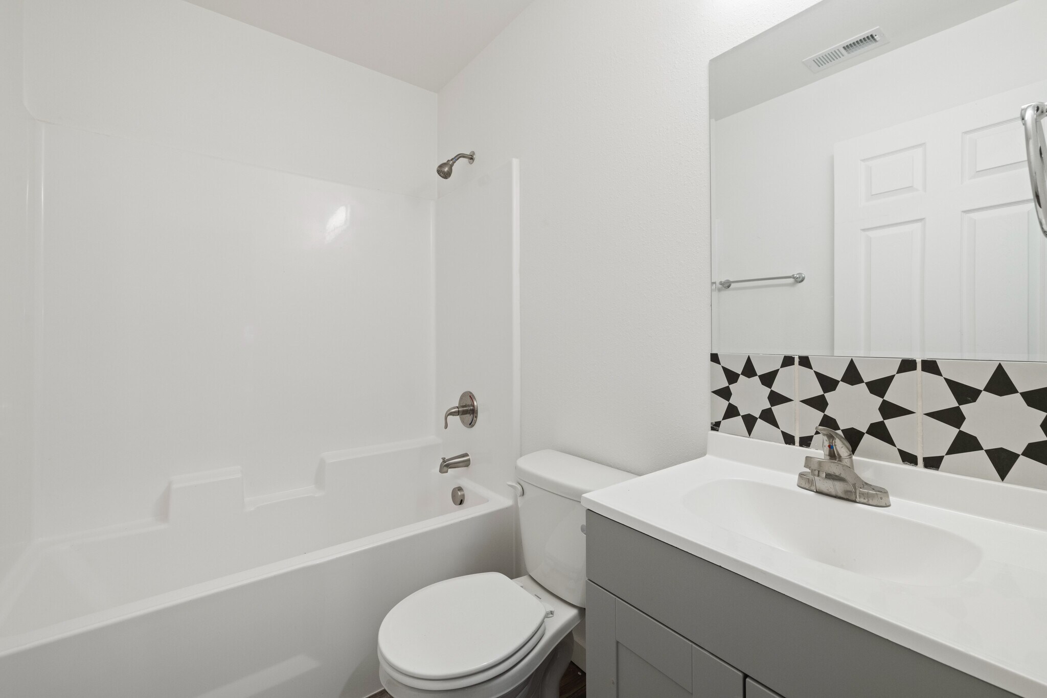 Building Photo - 2625 W Marina Dr