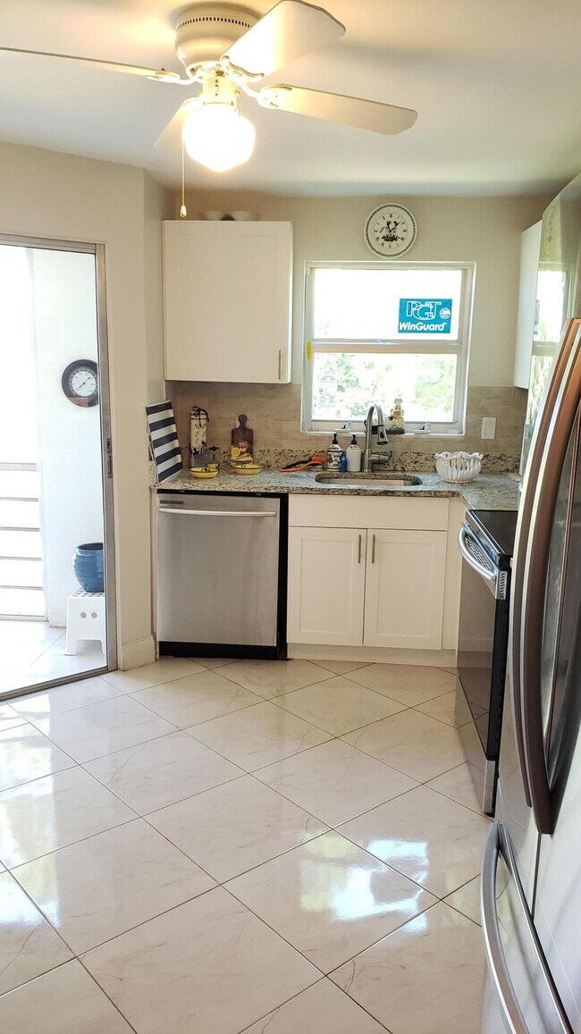 Building Photo - 3755 Via Poinciana