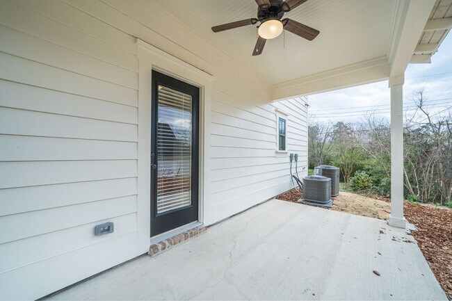 Building Photo - 1524 Cottage Grv
