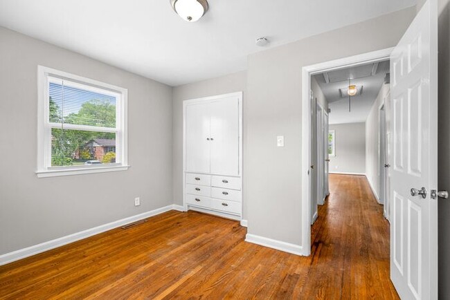 Building Photo - Home off Freeman Mill, Living Room Plus De...