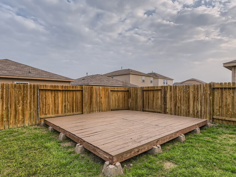 Building Photo - 1533 Treeta Trl