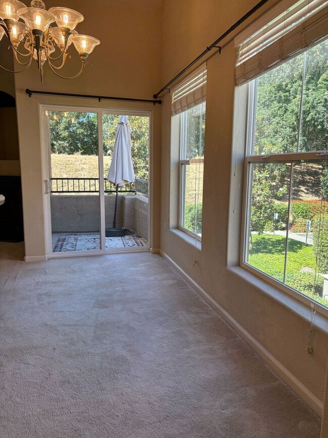 Building Photo - Modern Comfort in West Sacramento – 2 Bed,...