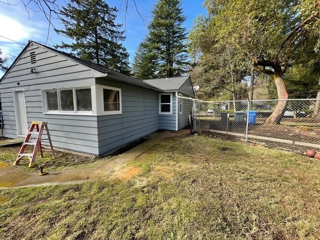 Building Photo - 12827 Glenwood Ave SW