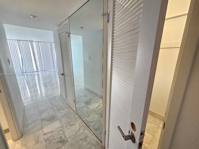 Building Photo - 18051 Biscayne Blvd