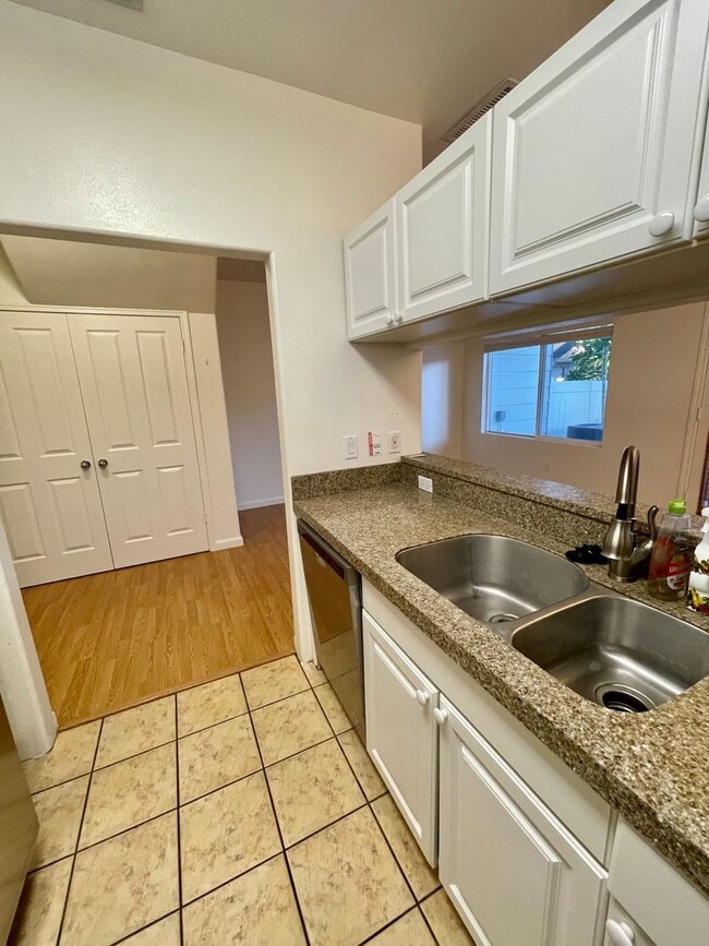 Building Photo - Ocen Pointe Potenial 3 Bedroom Home for Re...