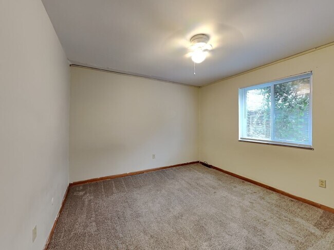 Building Photo - 331 E 18th Ave