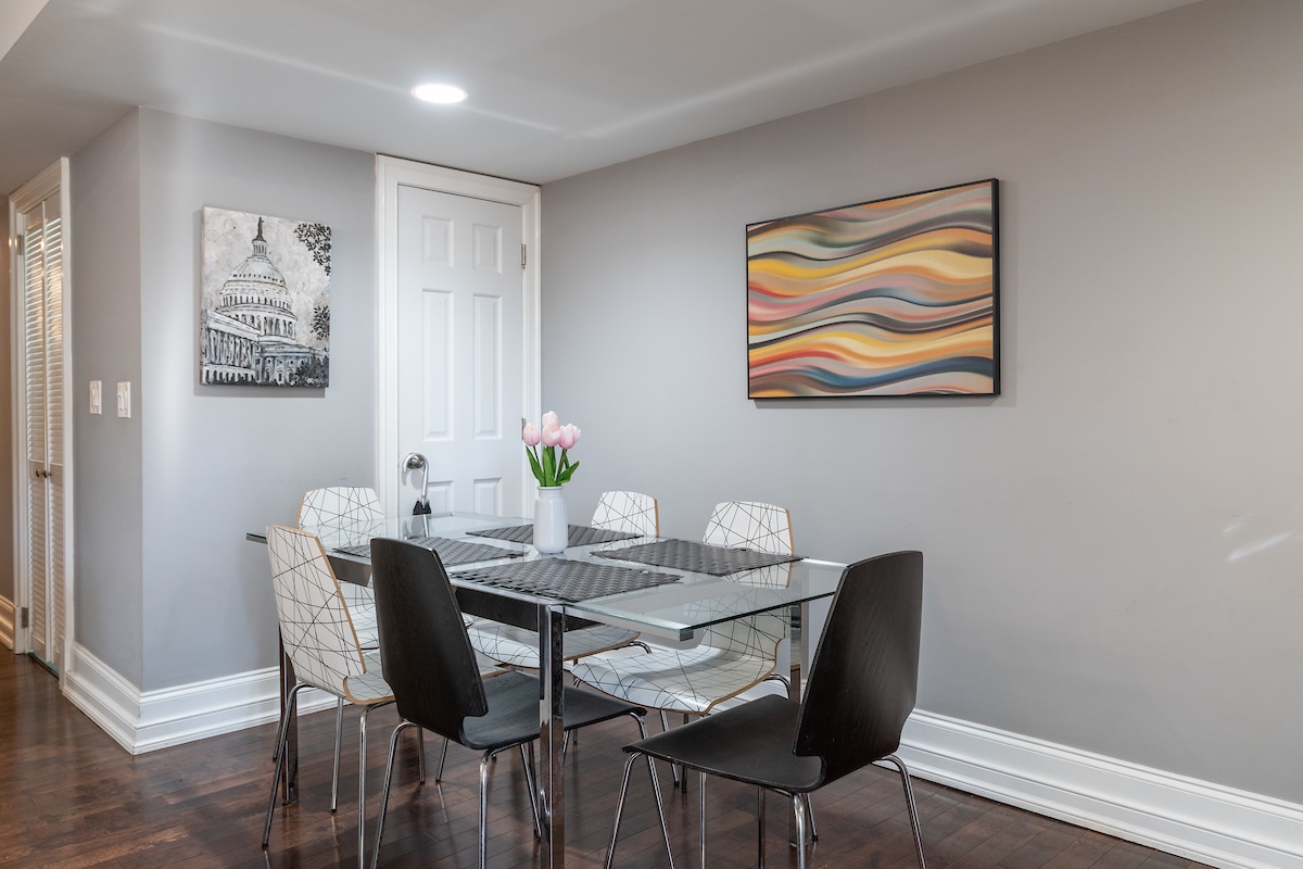 2 bedroom/2 bathroom, dining area - 403 P St NW