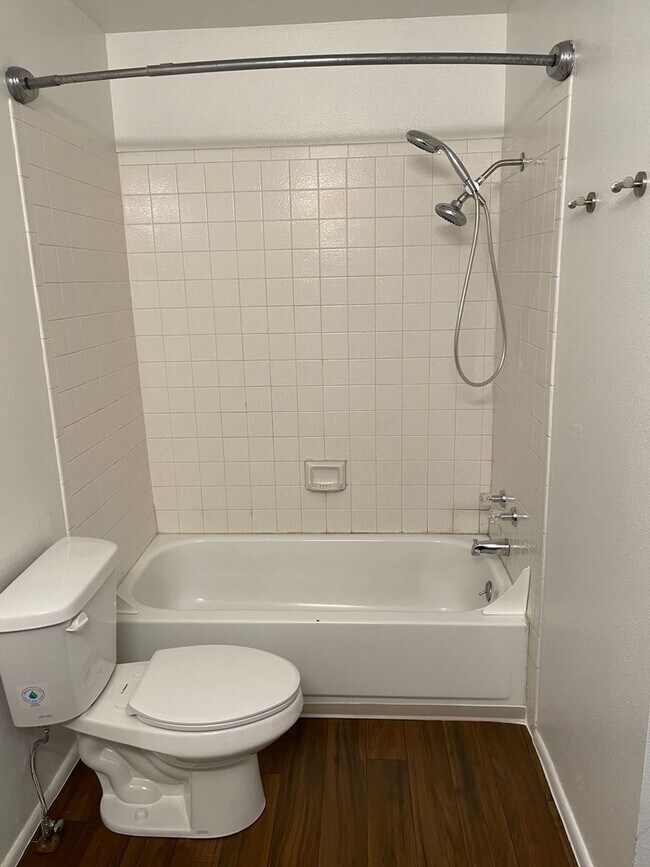 Building Photo - 3-Bedroom 1.5 Bath Twin-Home