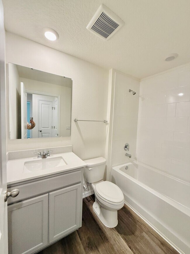 Building Photo - 16311 Lakelet Aly