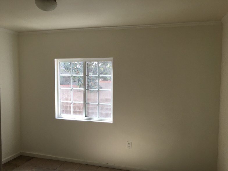 Building Photo - 1117 E California Ave