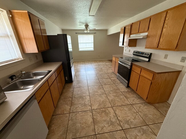 Building Photo - 4200 Lonesome Dove Dr