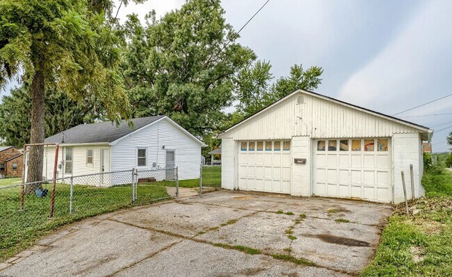 Building Photo - Adorable 1 story home is needing YOU!