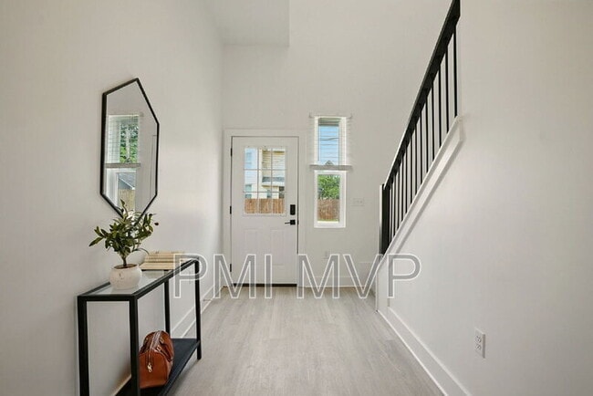 Building Photo - 92 E Innis Ave
