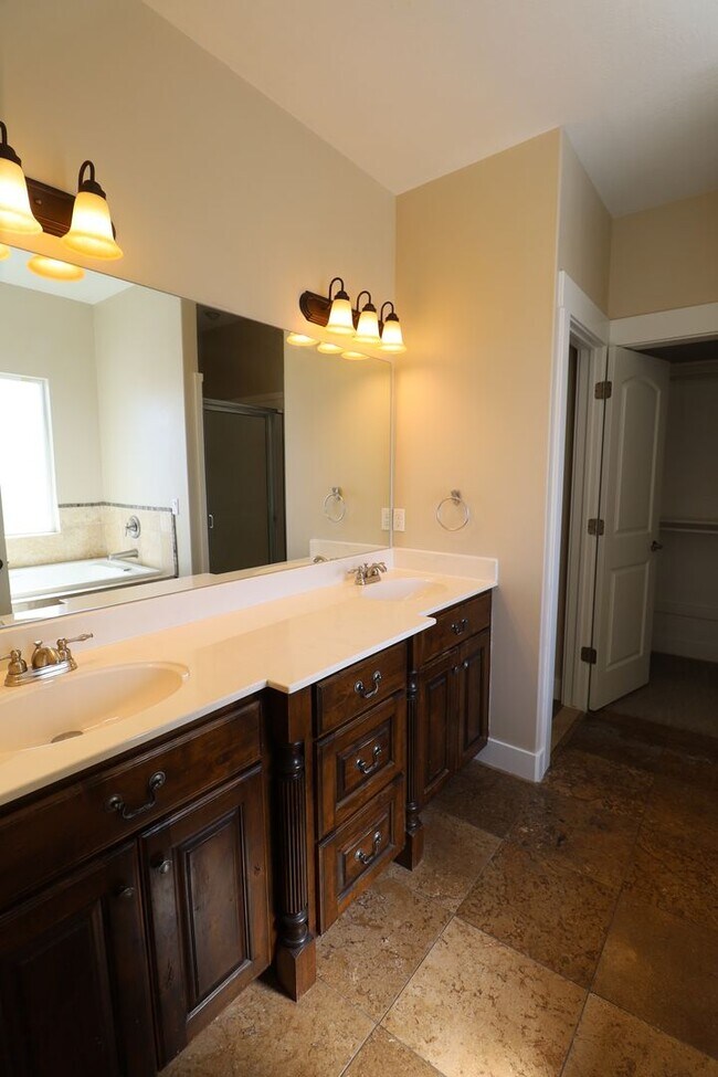 Building Photo - Large Pet Friendly House in the Foothills of Provo