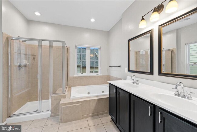Building Photo - 8436 Kirby Lionsdale Dr