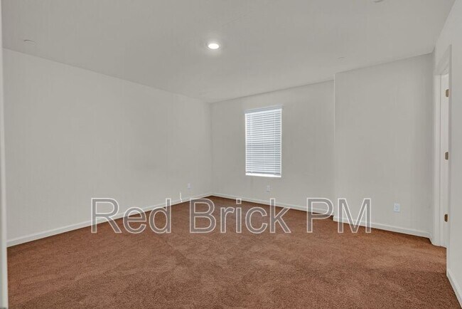 Building Photo - 393 Sullivan Dr