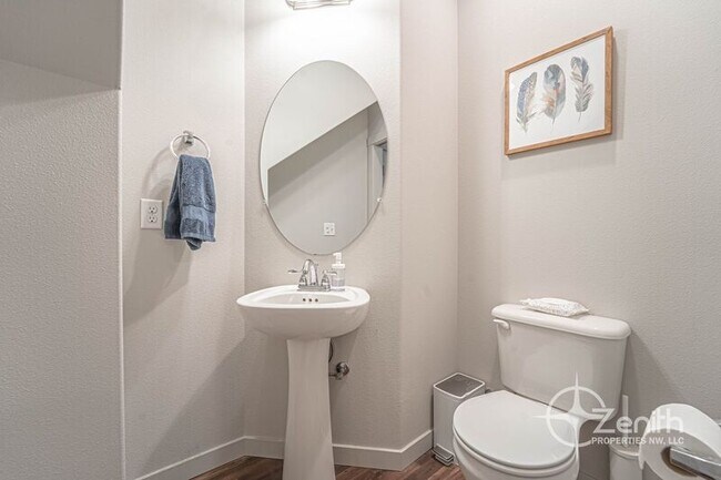 Building Photo - 5921 NE 48th St