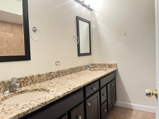 Building Photo - 9 Tower Ct