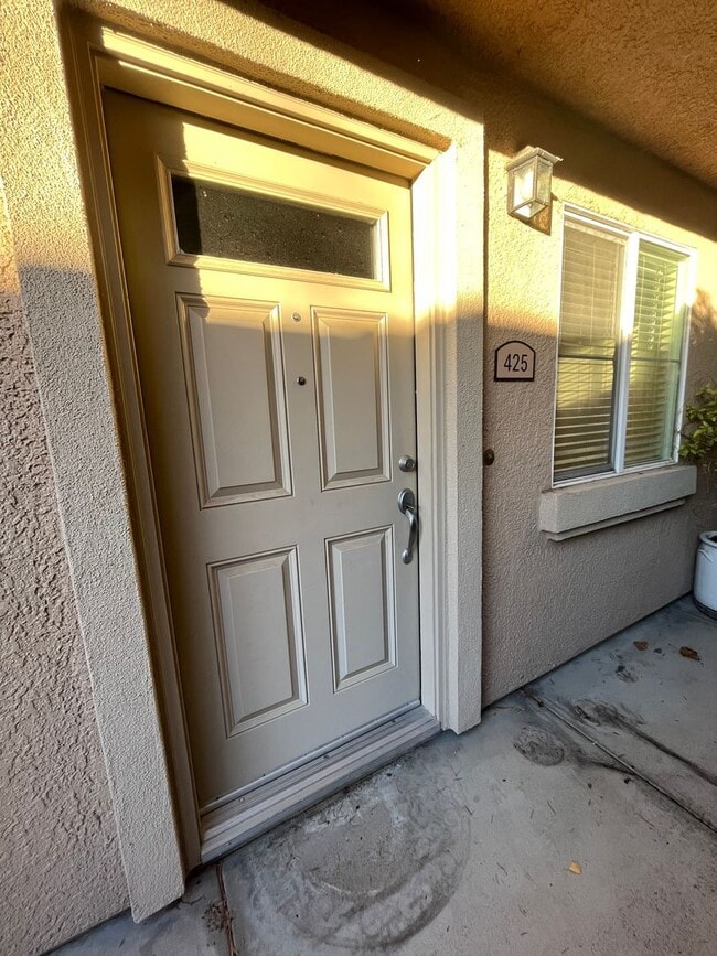 Building Photo - Spacious 2 bed 2 bath condo available in N...