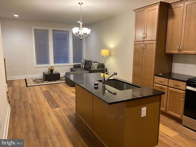 Building Photo - 1007 Morton Aly