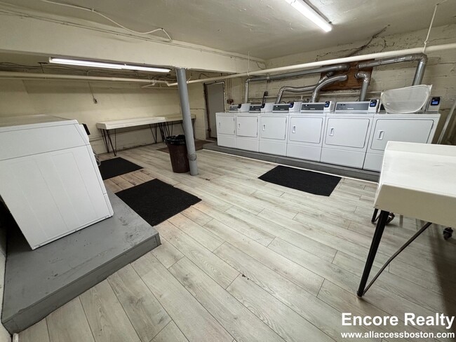 Building Photo - 54 Egmont St