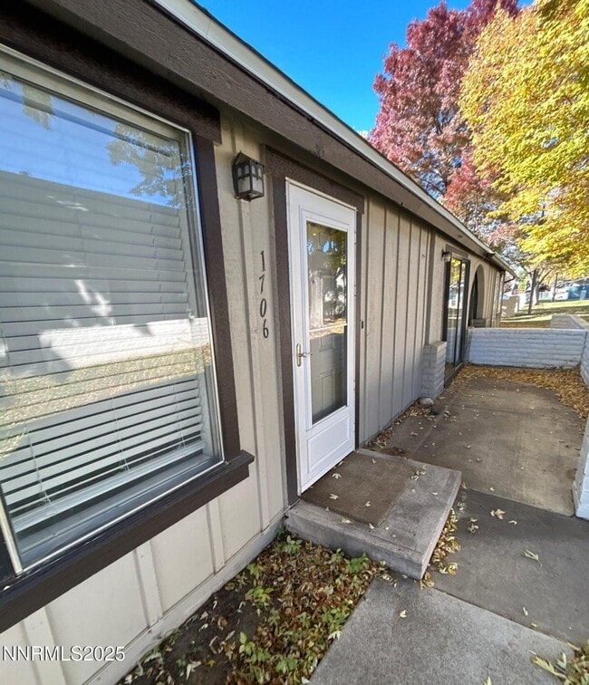 Building Photo - 1706 London Cir