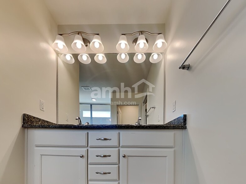 Building Photo - 659 Welcome Home Dr