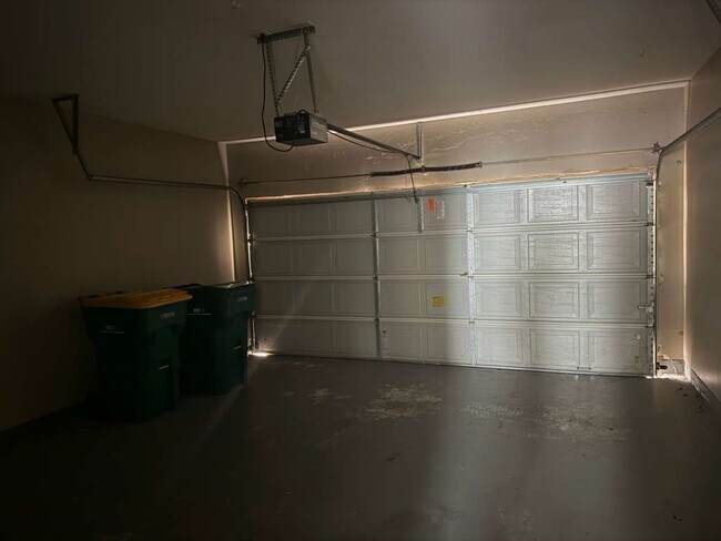 Building Photo - 6055 Yorkglen Manor Ln