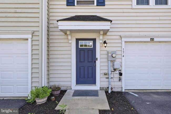 Building Photo - 174 Ontario Dr