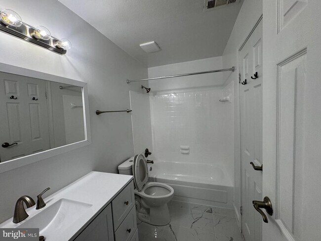 Building Photo - 18518 Boysenberry Dr